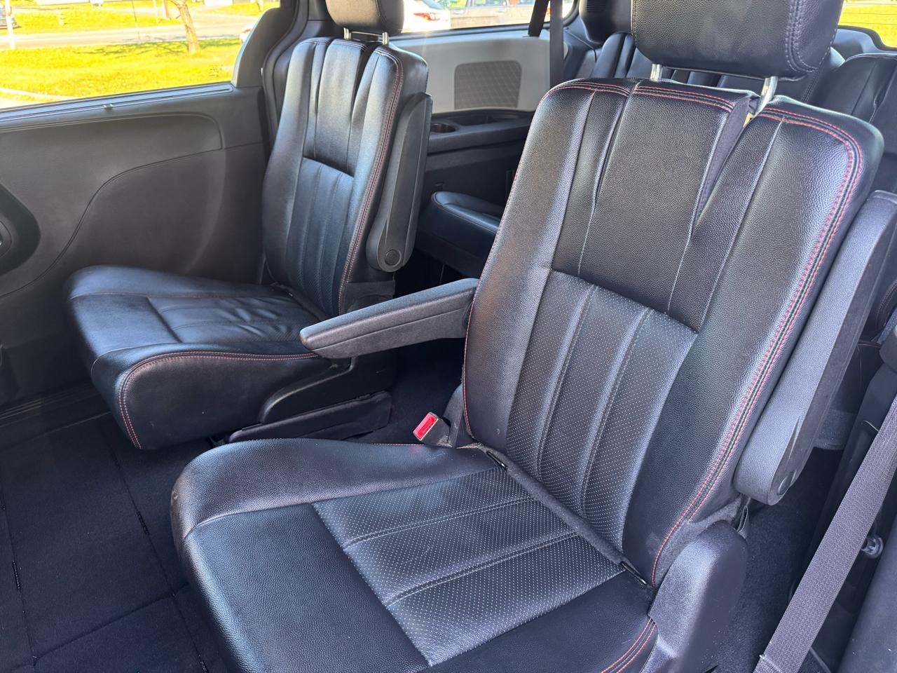 Dodge Grand Caravan photo 12