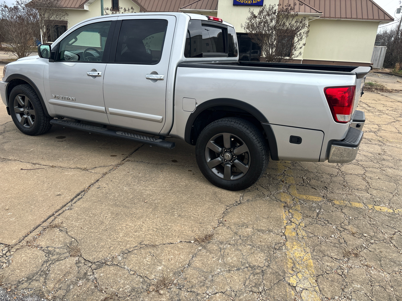 Nissan Titan 2WD Crew Cab SWB SV 2015