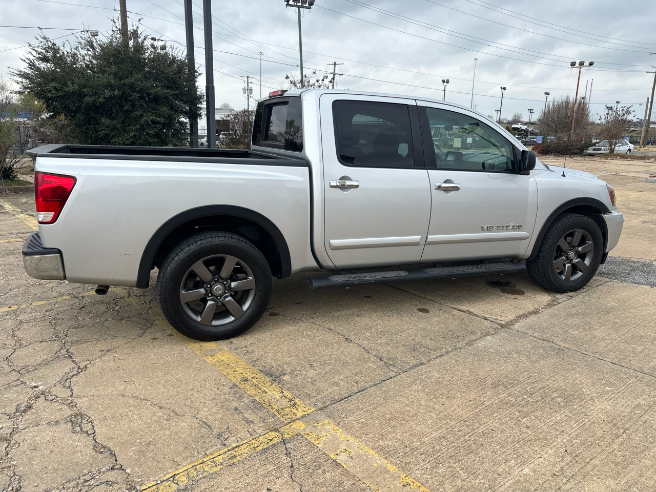Nissan Titan 2WD Crew Cab SWB SV 2015