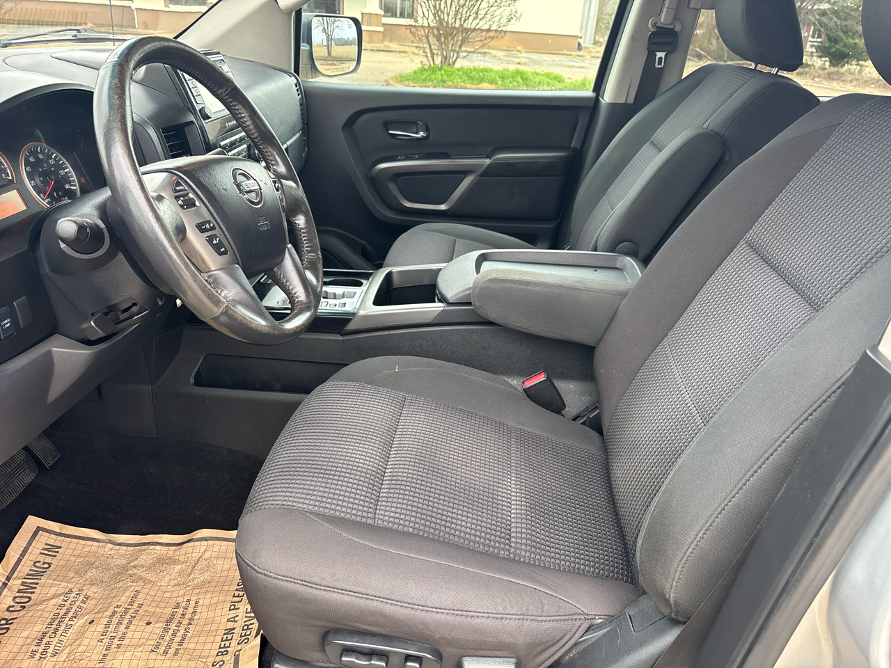 Nissan Titan 2WD Crew Cab SWB SV 2015