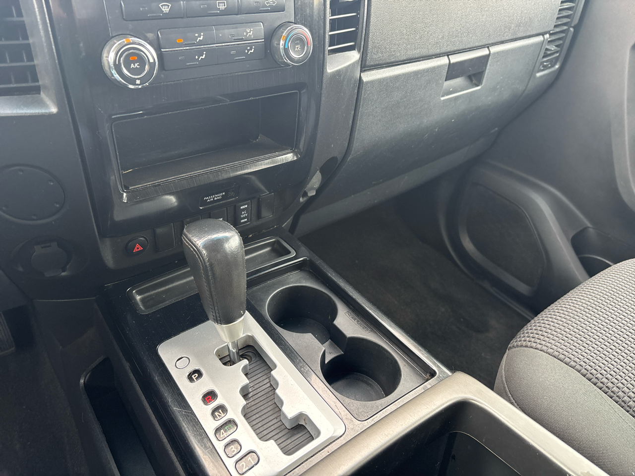 Nissan Titan 2WD Crew Cab SWB SV 2015