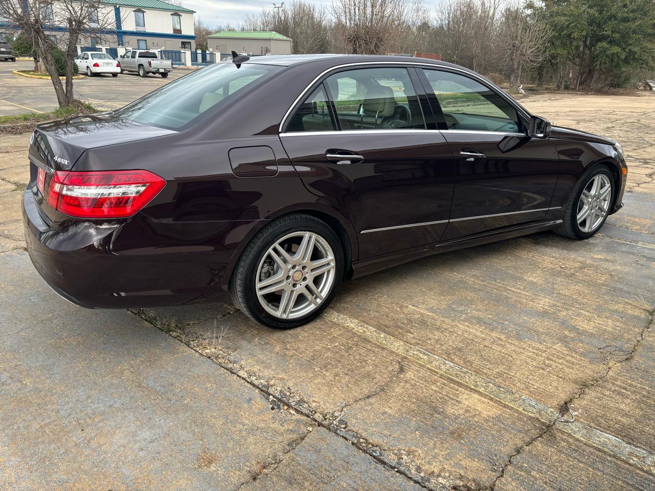 Mercedes-Benz E-Class 4dr Sdn E 350 Luxury 4MATIC 2010