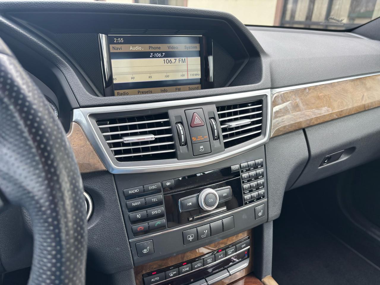 Mercedes-Benz E-Class 4dr Sdn E 350 Luxury 4MATIC 2010