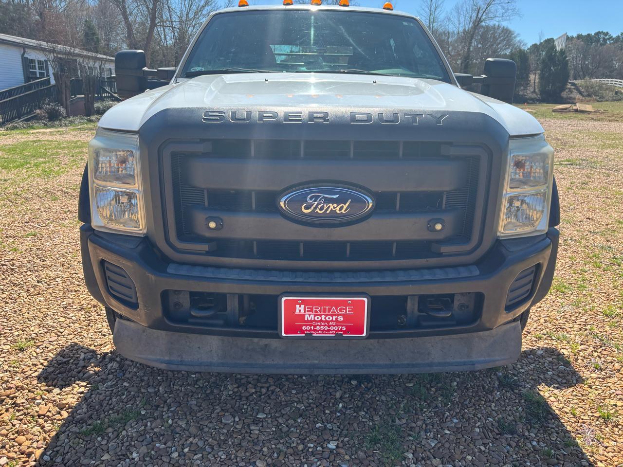 Ford Super Duty F-550 DRW 4WD Crew Cab 176" WB 60" CA Lariat 2015