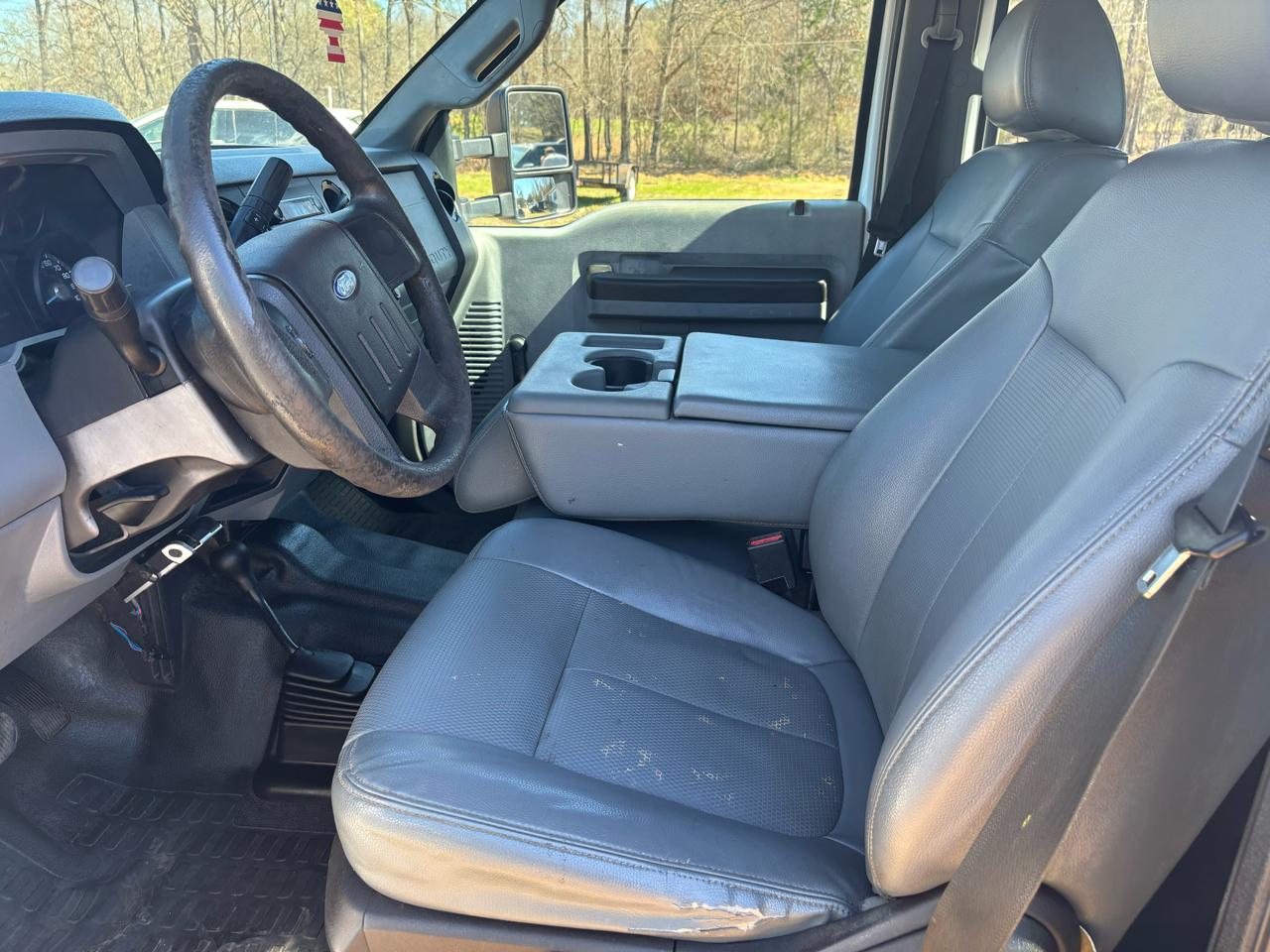 Ford Super Duty F-550 DRW 4WD Crew Cab 176" WB 60" CA Lariat 2015