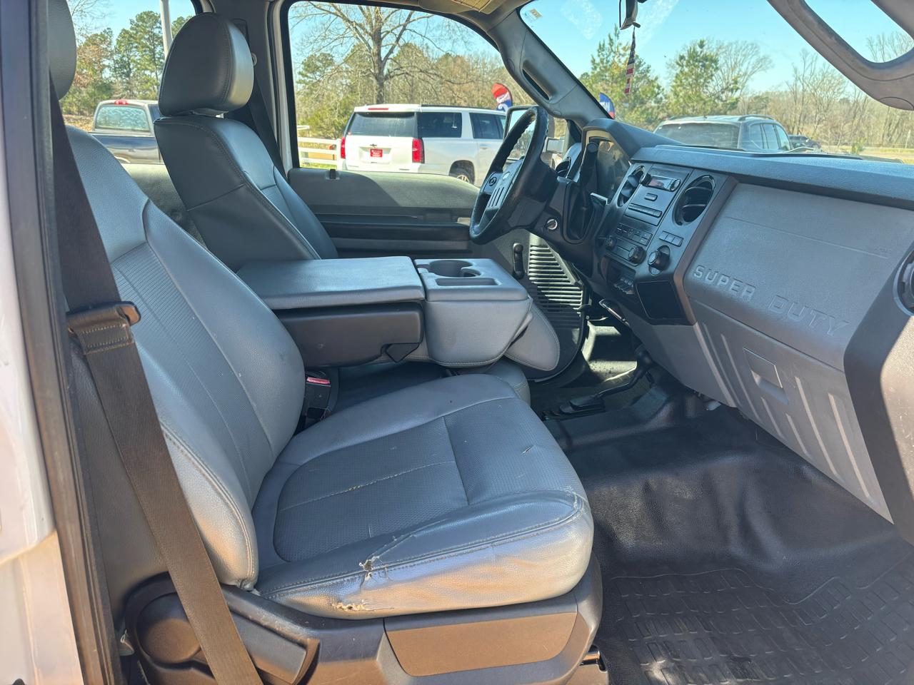 Ford Super Duty F-550 DRW 4WD Crew Cab 176" WB 60" CA Lariat 2015