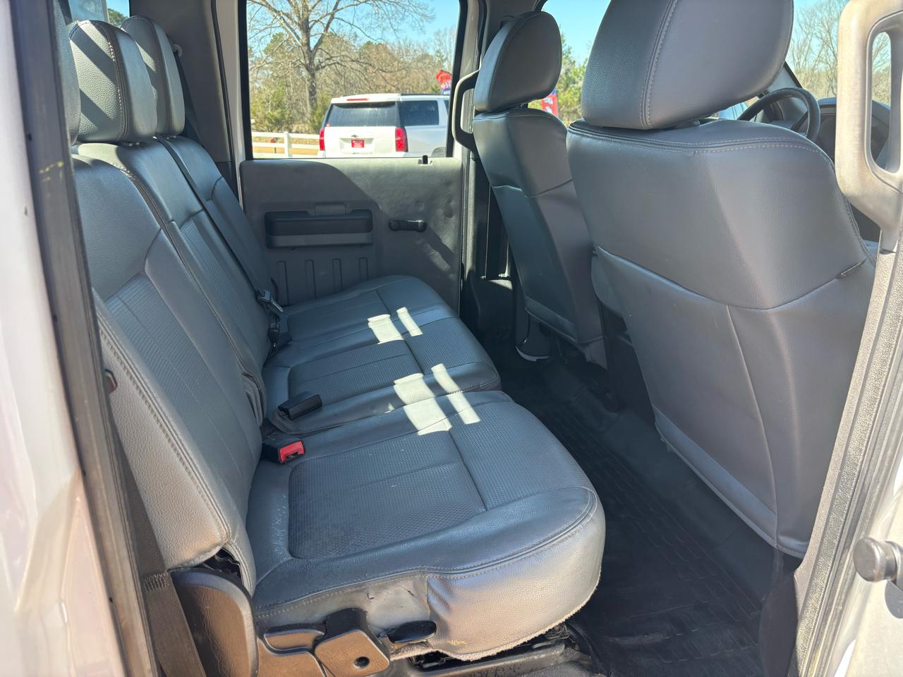 Ford Super Duty F-550 DRW 4WD Crew Cab 176" WB 60" CA Lariat 2015