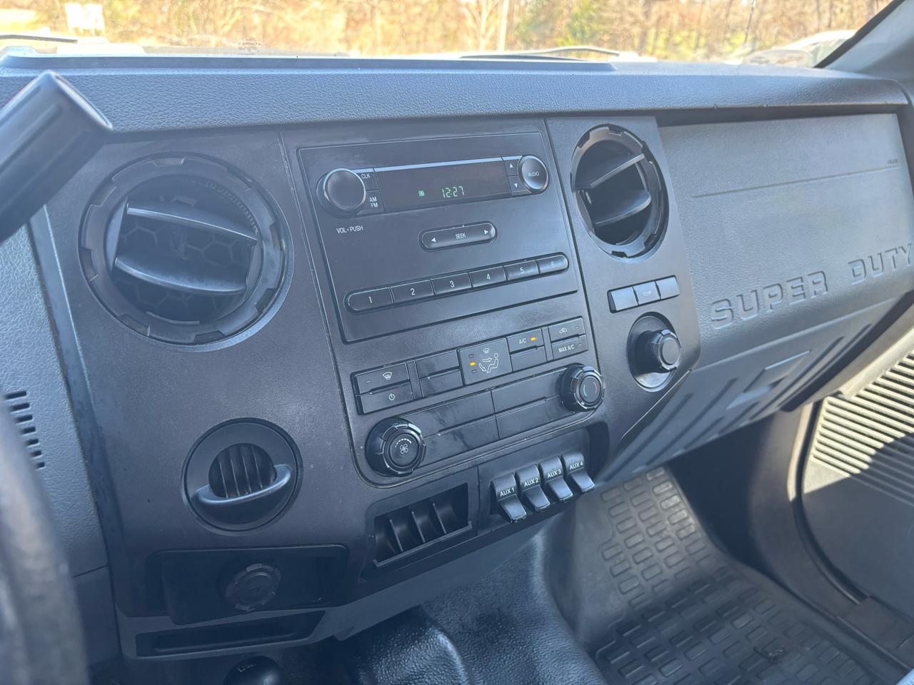 Ford Super Duty F-550 DRW 4WD Crew Cab 176" WB 60" CA Lariat 2015