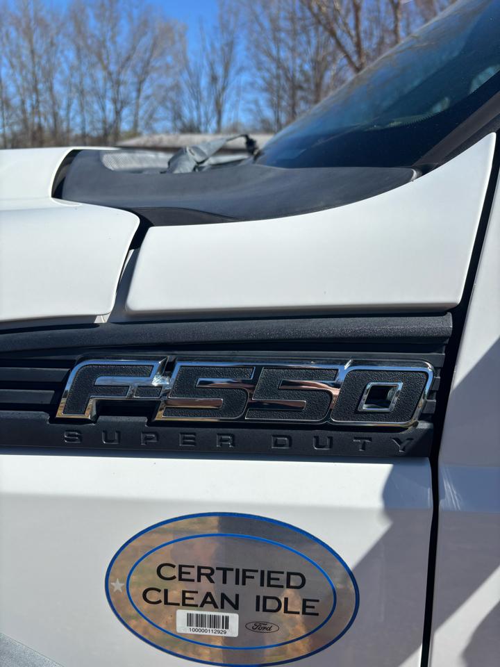 Ford Super Duty F-550 DRW 4WD Crew Cab 176" WB 60" CA Lariat 2015