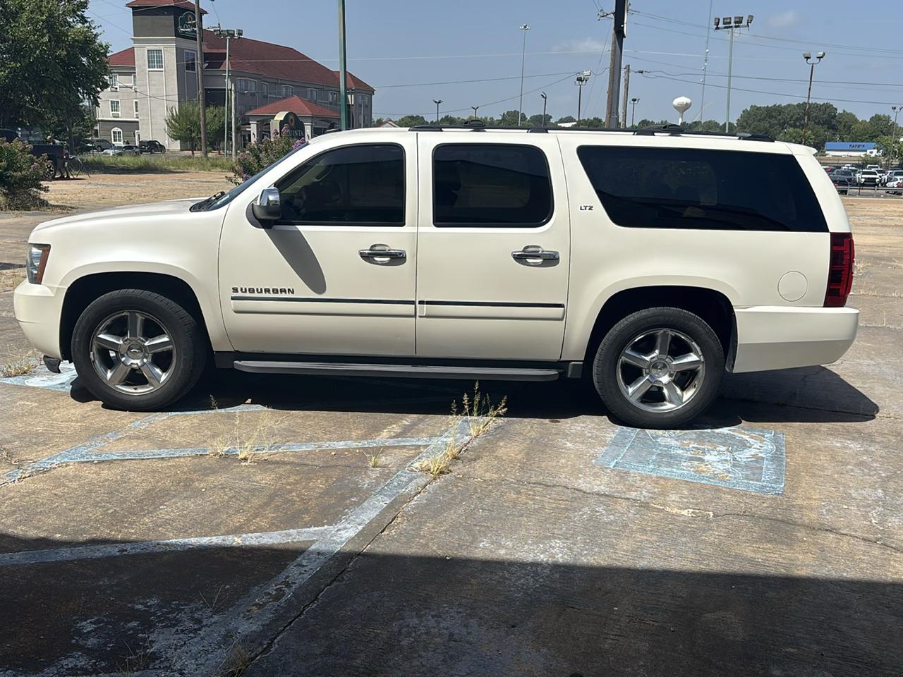 Chevrolet Suburban 2WD 4dr 1500 LTZ 2012