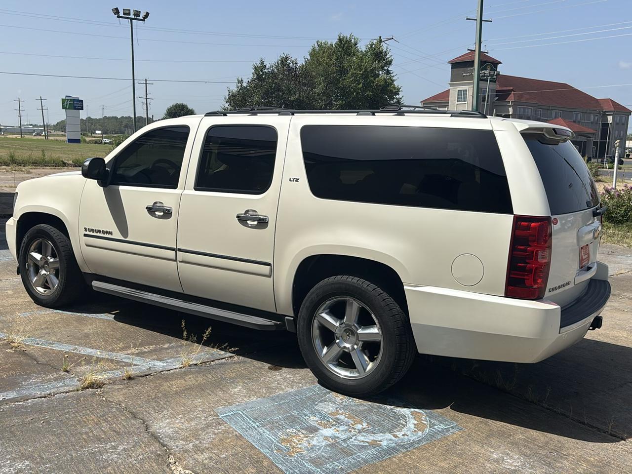 Chevrolet Suburban 2WD 4dr 1500 LTZ 2012