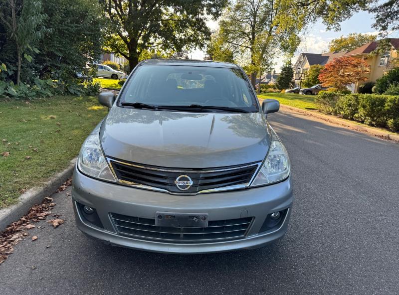 Nissan Versa 1.8 SL Hatchback 2011 Nissan Versa 1.8 SL Hatchback 2011