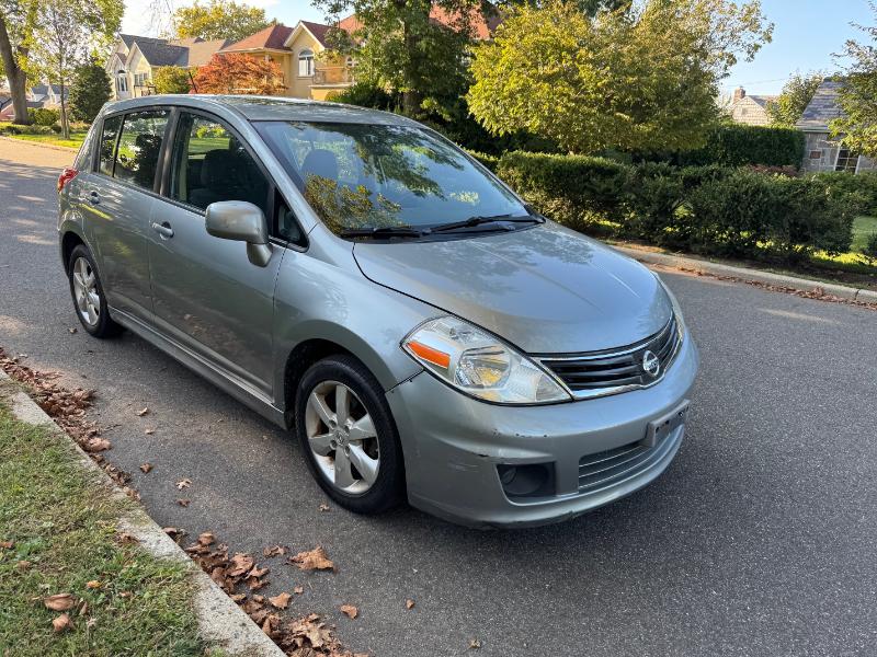 Nissan Versa 1.8 SL Hatchback 2011 Nissan Versa 1.8 SL Hatchback 2011