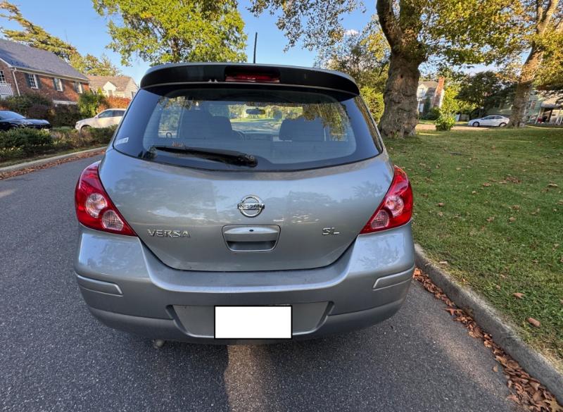Nissan Versa 1.8 SL Hatchback 2011 Nissan Versa 1.8 SL Hatchback 2011
