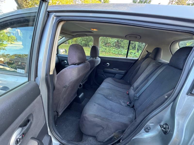 Nissan Versa 1.8 SL Hatchback 2011 Nissan Versa 1.8 SL Hatchback 2011