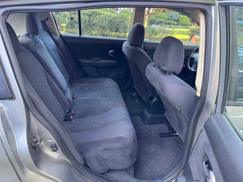 Nissan Versa 1.8 SL Hatchback 2011 Nissan Versa 1.8 SL Hatchback 2011