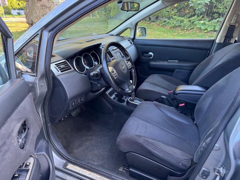 Nissan Versa 1.8 SL Hatchback 2011 Nissan Versa 1.8 SL Hatchback 2011