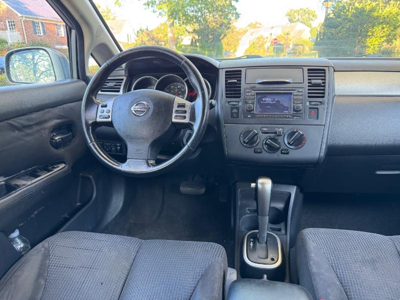 Nissan Versa 1.8 SL Hatchback 2011 Nissan Versa 1.8 SL Hatchback 2011