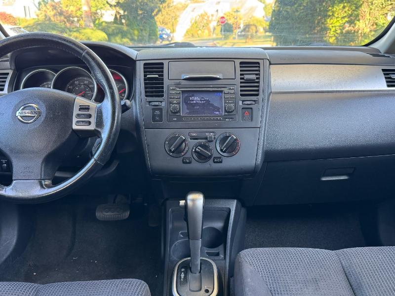 Nissan Versa 1.8 SL Hatchback 2011 Nissan Versa 1.8 SL Hatchback 2011