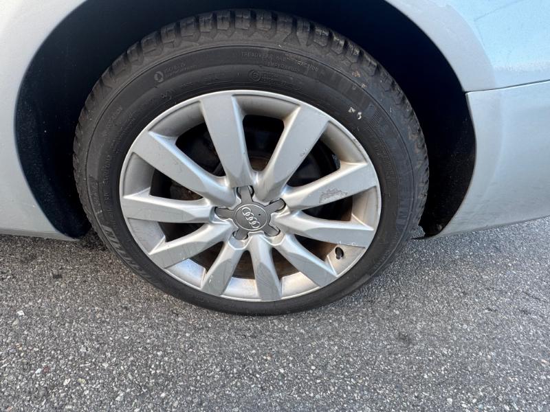 Audi A4 2.0 T Sedan quattro Tiptronic 2009 Audi A4 2.0 T Sedan quattro Tiptronic 2009