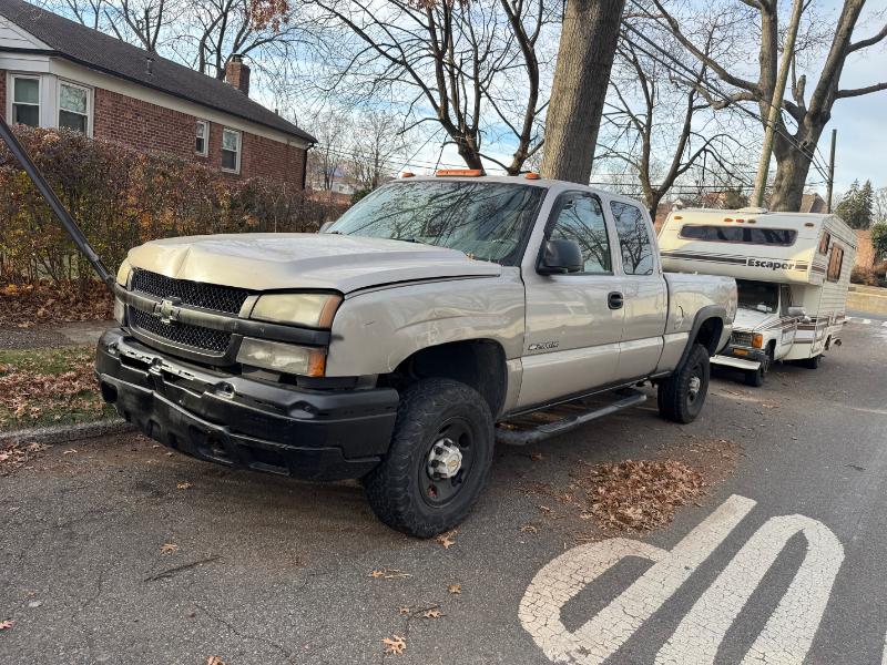 2005 Chevrolet Silverado 2500HD LT Ext. Cab Long Bed 4WD