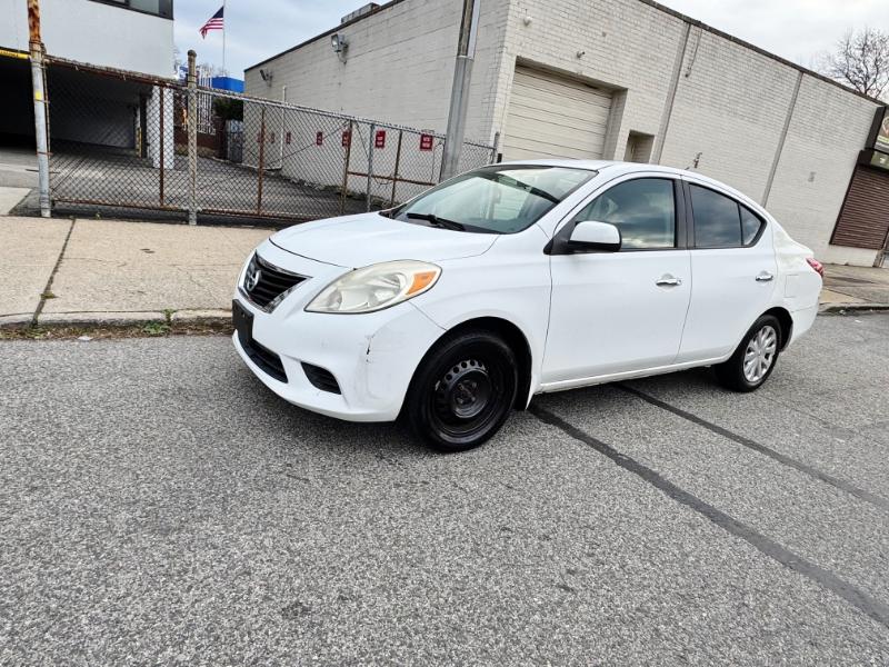 2012 Nissan Versa 1.6 SV Sedan