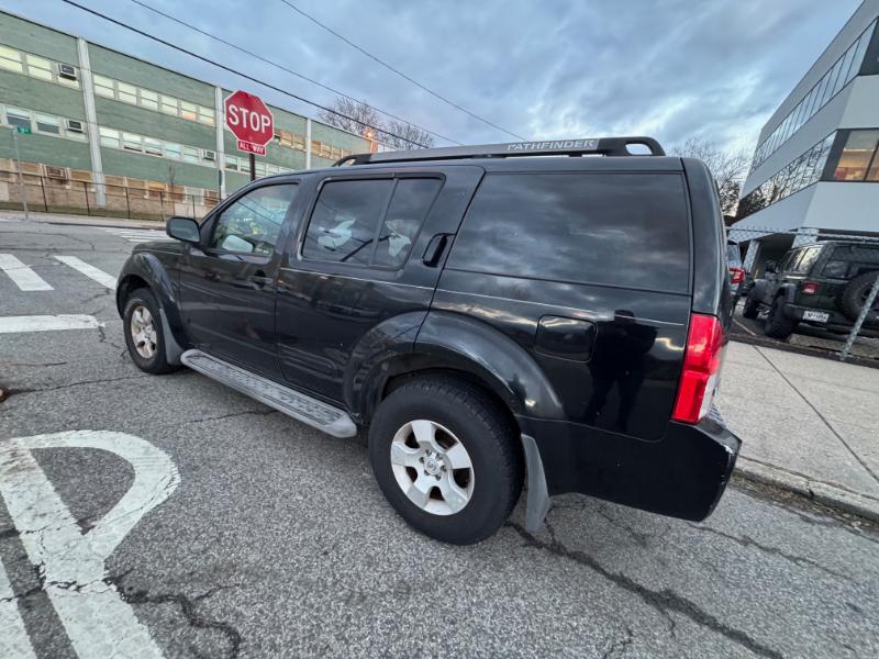 Nissan Pathfinder XE 4WD 2005