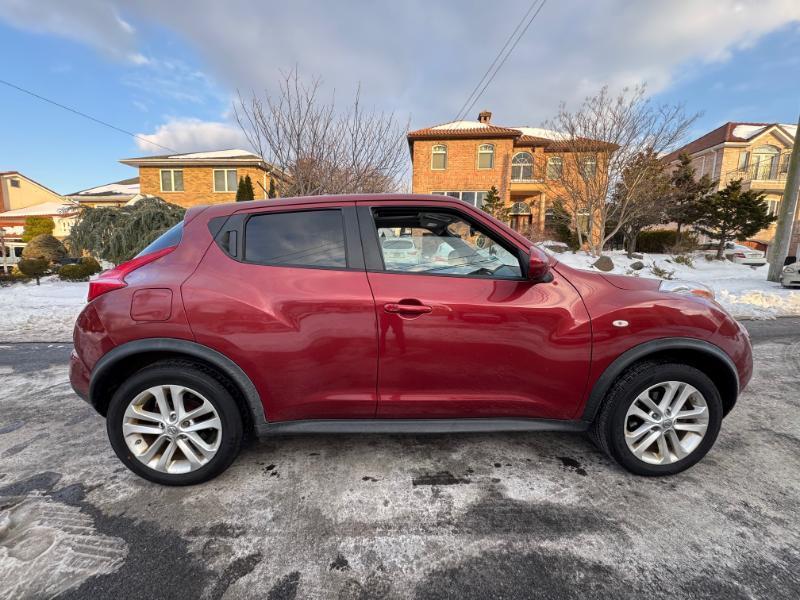 Nissan Juke SV AWD 2012