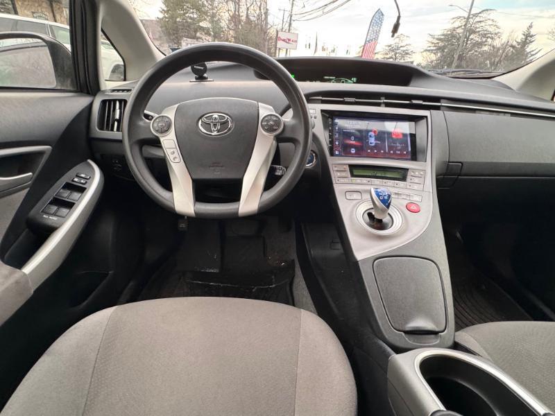 Toyota Prius Prius V 2012