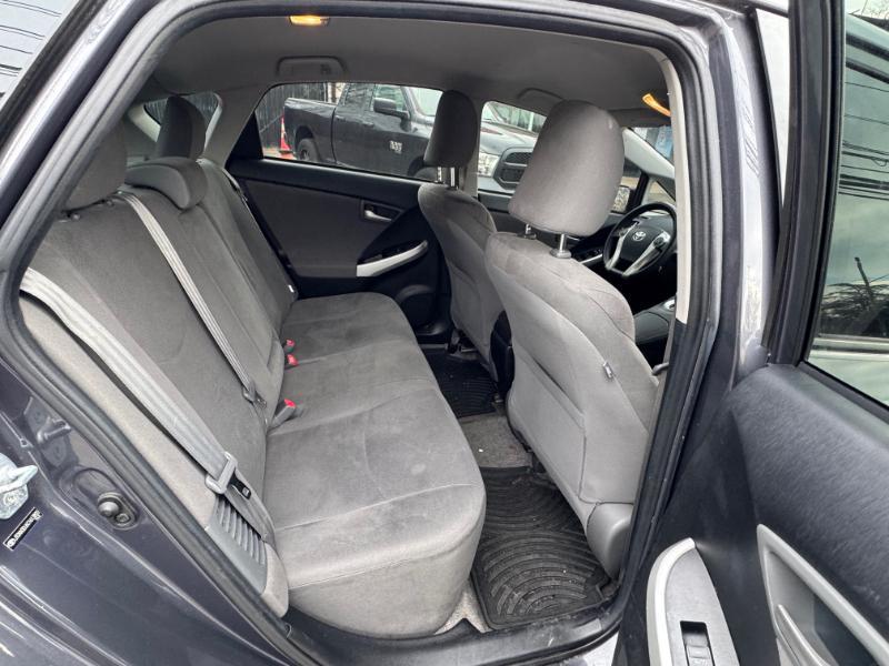 Toyota Prius Prius V 2012