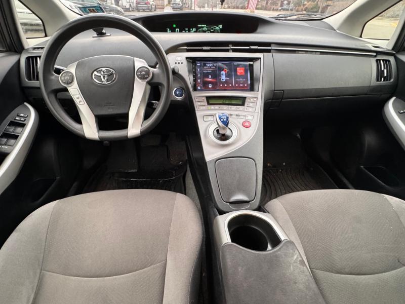 Toyota Prius Prius V 2012