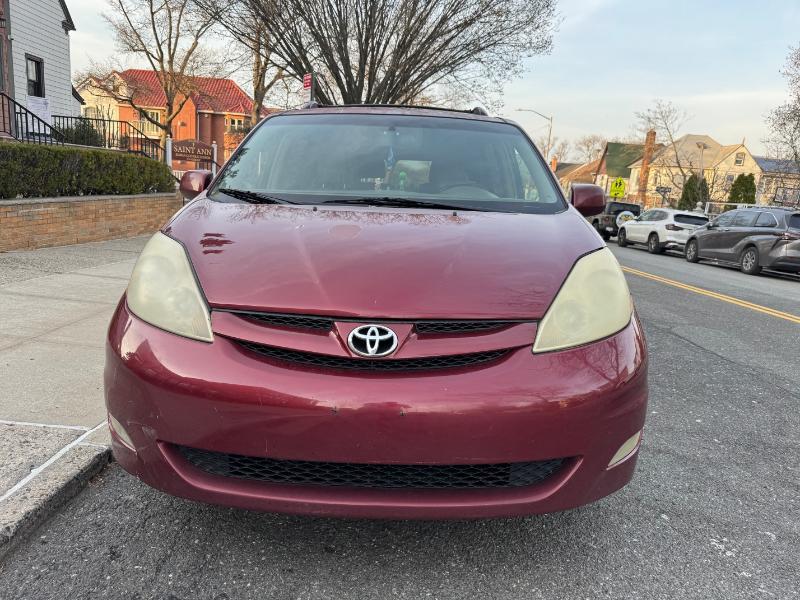 Toyota Sienna XLE 2006
