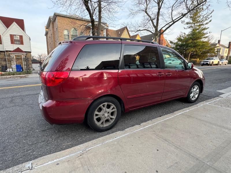 Toyota Sienna XLE 2006
