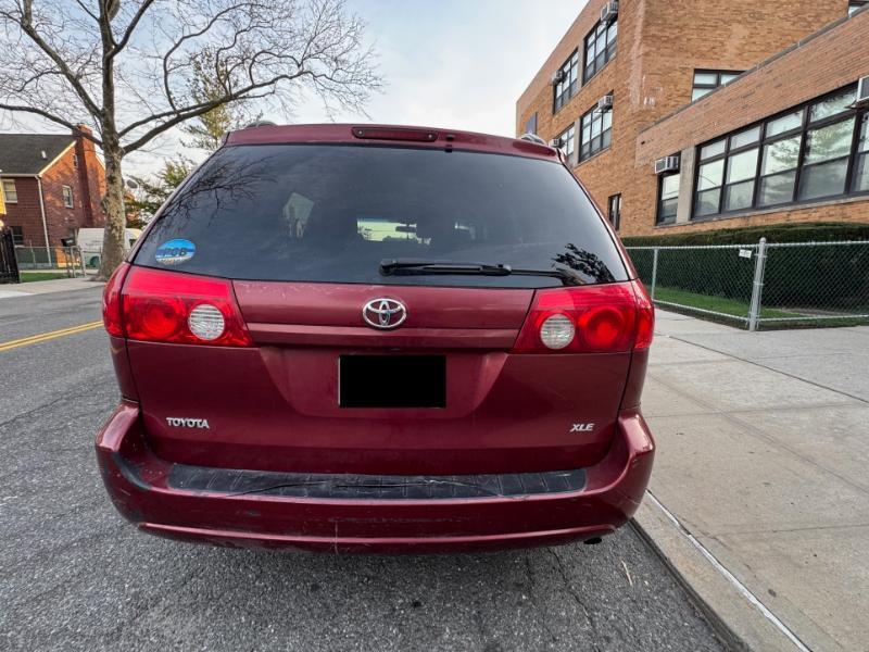 Toyota Sienna XLE 2006