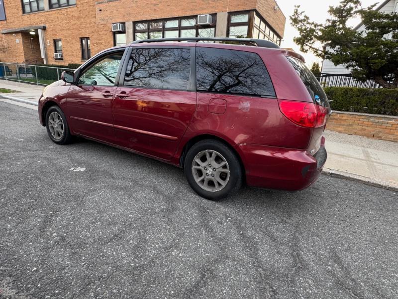 Toyota Sienna XLE 2006
