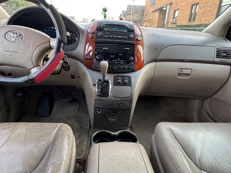 Toyota Sienna XLE 2006