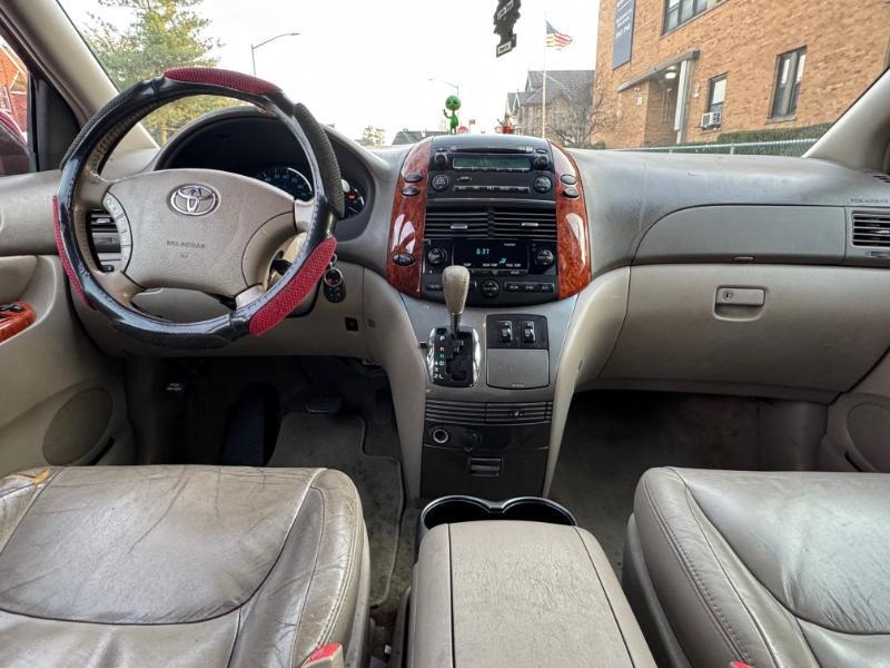 Toyota Sienna XLE 2006