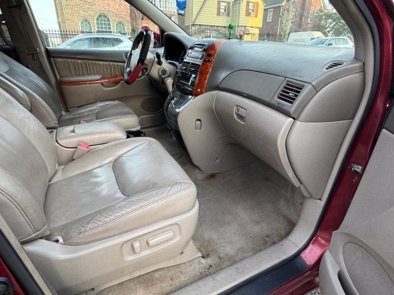 Toyota Sienna XLE 2006