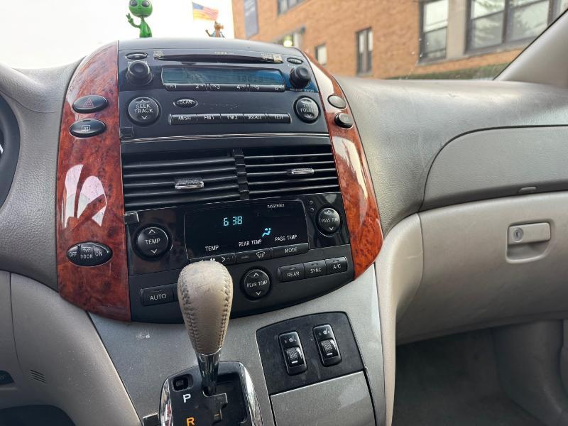 Toyota Sienna XLE 2006