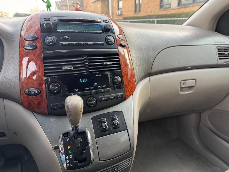 Toyota Sienna XLE 2006