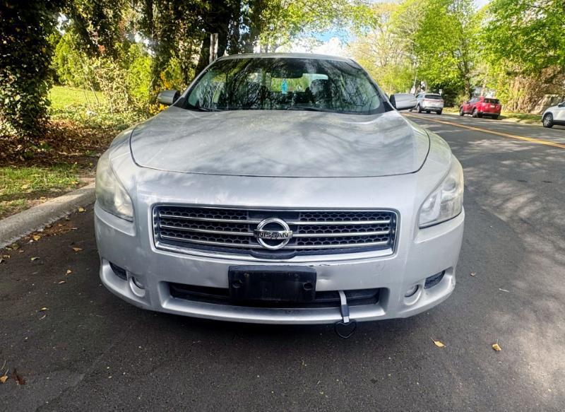 Nissan Maxima SV 2010