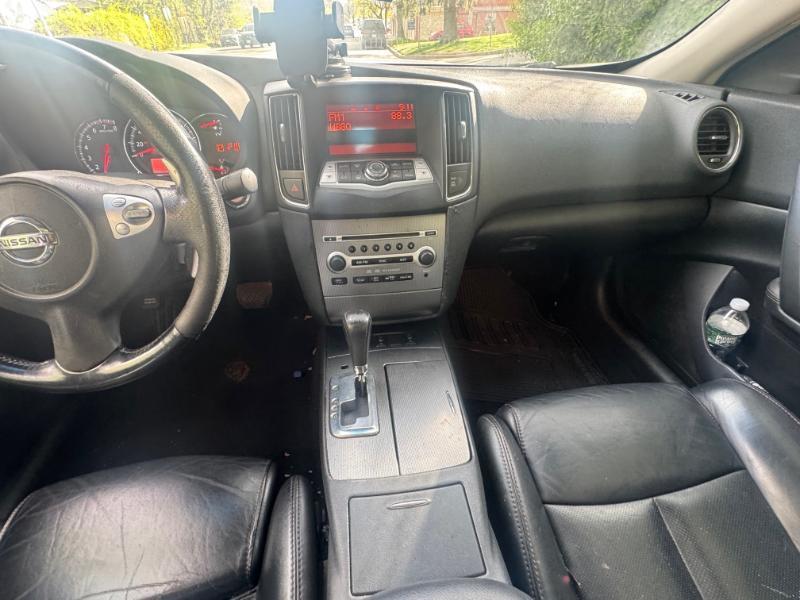 Nissan Maxima SV 2010