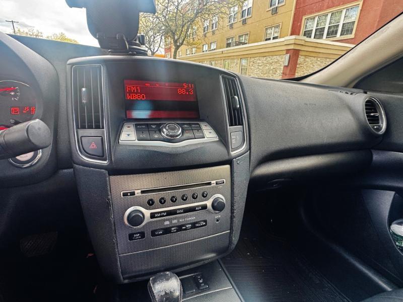 Nissan Maxima SV 2010