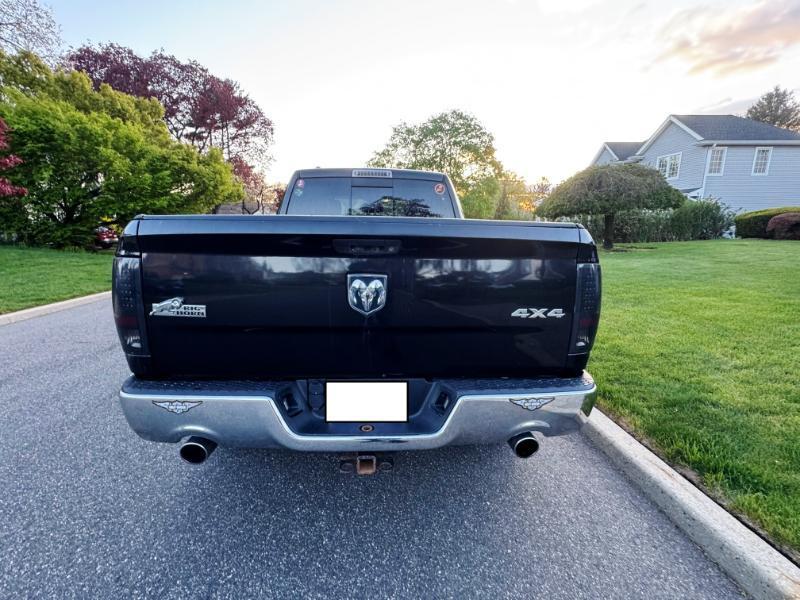 RAM 1500 SLT Quad Cab 4WD 2015