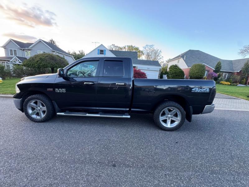 RAM 1500 SLT Quad Cab 4WD 2015