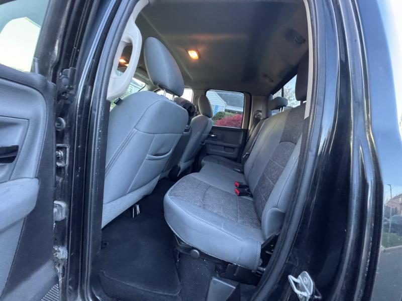 RAM 1500 SLT Quad Cab 4WD 2015