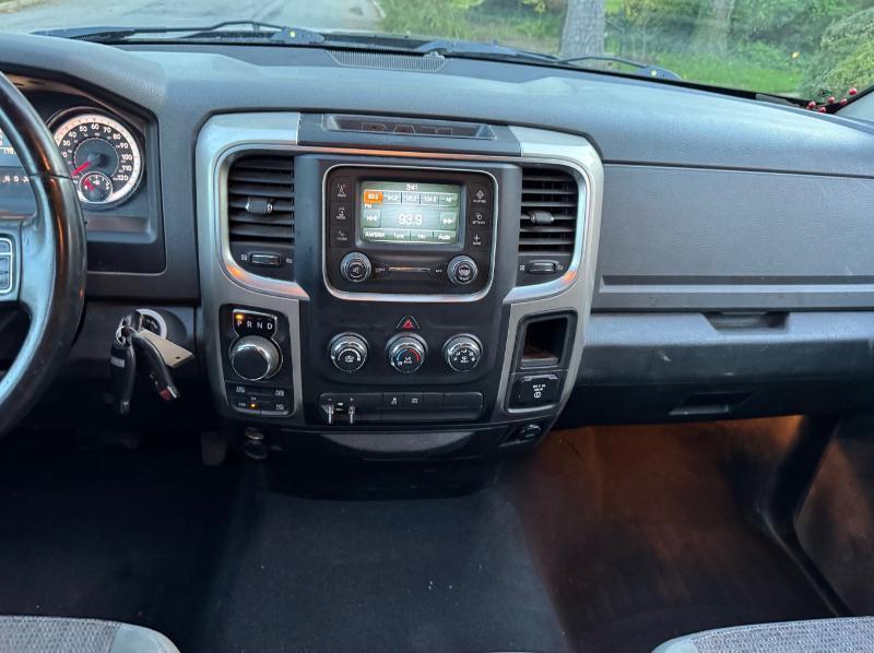 RAM 1500 SLT Quad Cab 4WD 2015