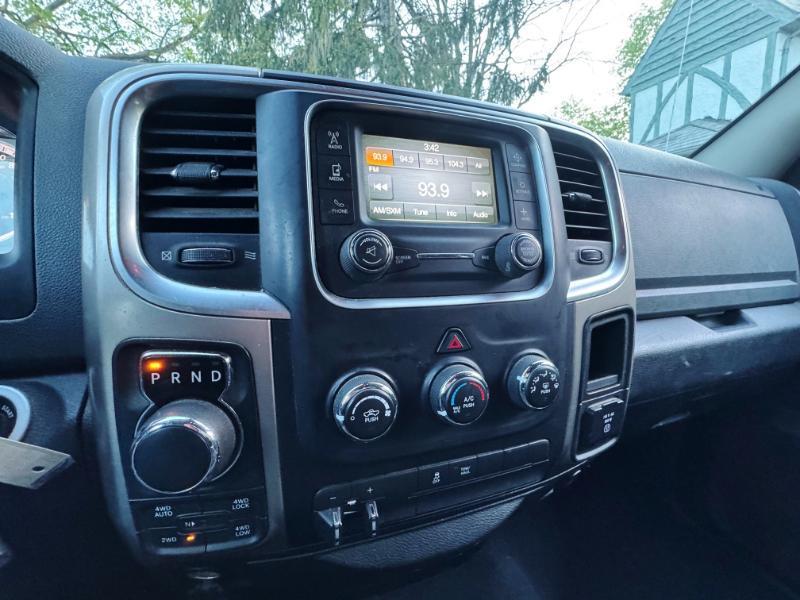 RAM 1500 SLT Quad Cab 4WD 2015