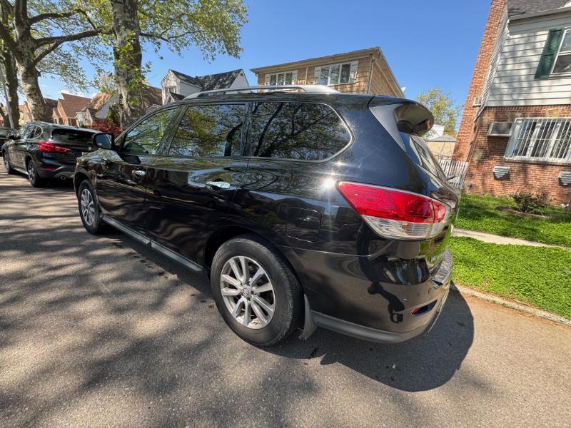 Nissan Pathfinder SV 4WD 2014