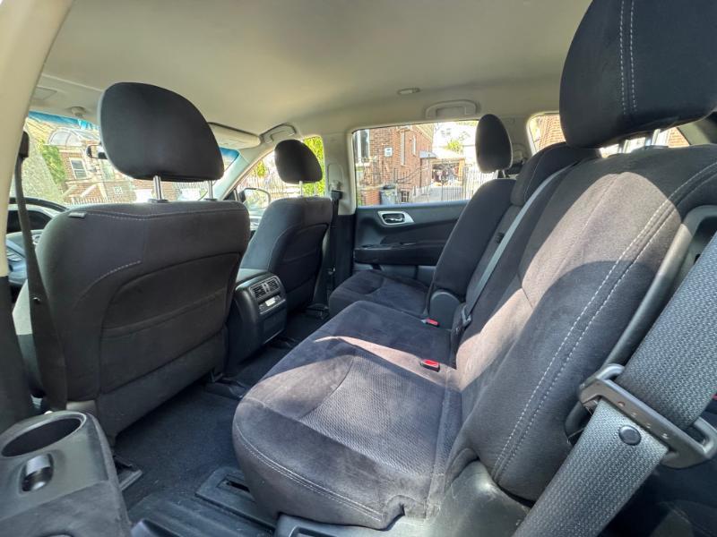 Nissan Pathfinder SV 4WD 2014